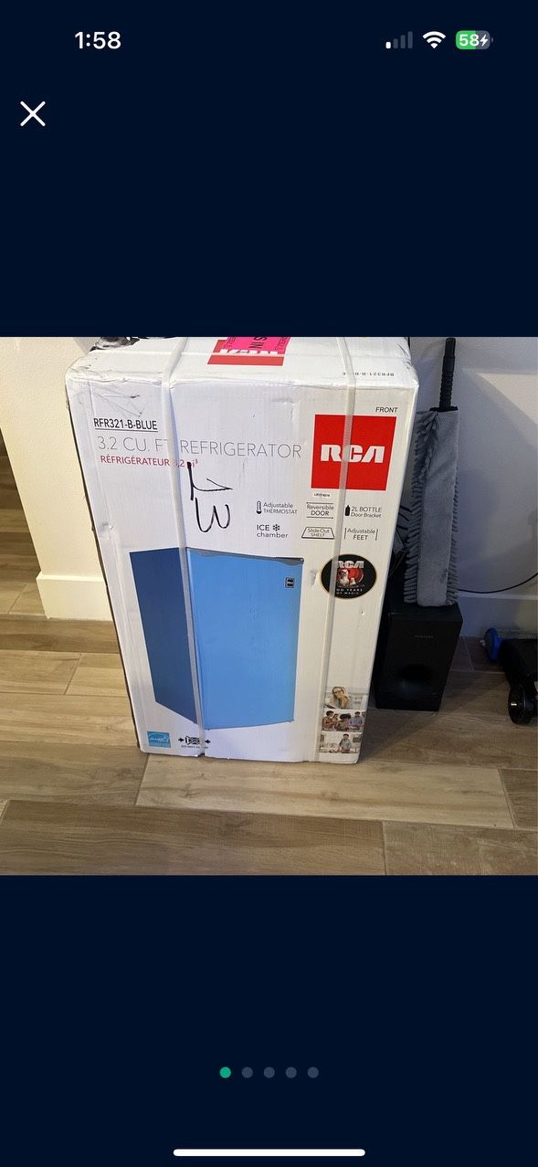 RCA RFR321-FR320/8 IGLOO Mini Refrigerator, 3.2 Cu Ft Fridge, Blue
