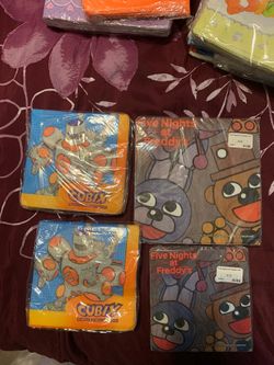 4 packs of napkins Finnic and five nights at freddys