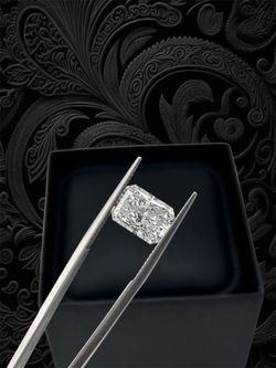 4.01 Carat Radiant shape lab-Growm Diamond