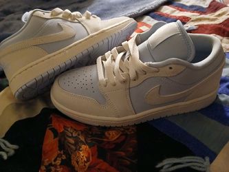 Air JORDANS 1. (SIZE 6 1/2) W