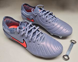 Nike Tiempo Legend 10 Elite SG Pro Soccer Blue Eclipse IM0458-400 M6/W7.5 Cleats

Brands new. Size 6. Wrench included for removeable studs. Will ship 