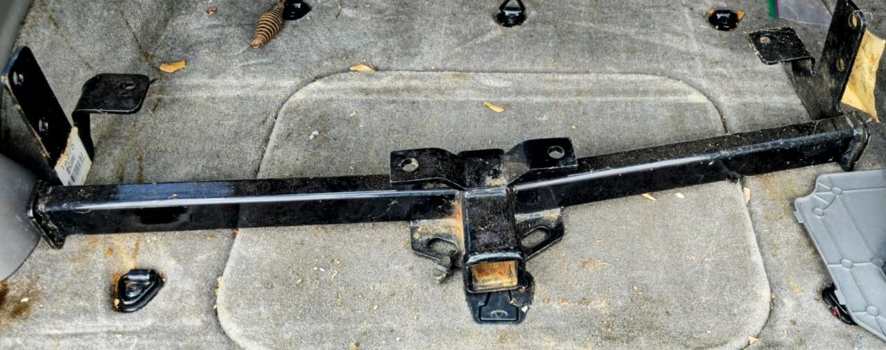 CURT 12575 Class 1 Trailer Hitch Receiver For '02 Saturn Vue