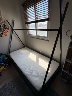Twin bed frame + mattress
