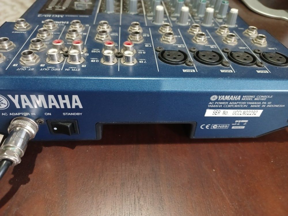 Yamaha 10 Channel Mixer