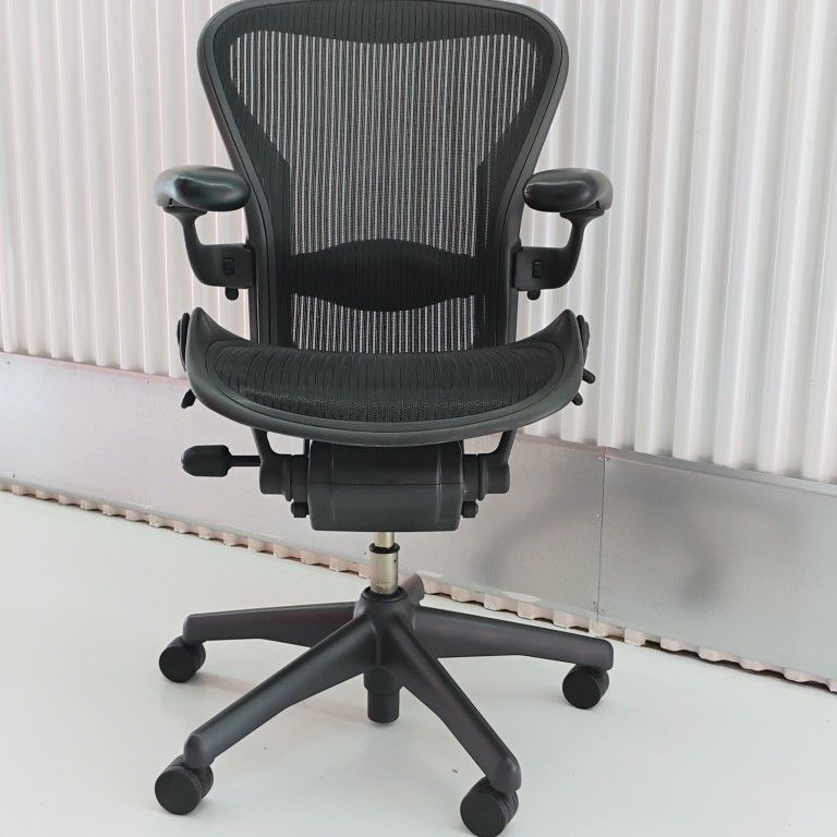 Herman Miller Aeron Office Desk Chair Size B Fully-Loaded + Still Available / Read Description 👇🏻