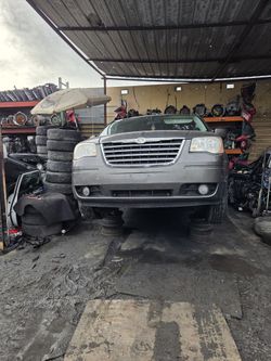 2010 Chrysler Town And Country For Parts 