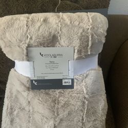 Oversized Sculpted Throw 50in X 70in by UGG