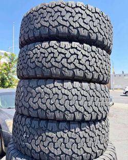 245/65/17 Bfgoodrich Selling a set of 4 tires in excellent condition š«”