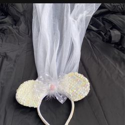Minnie Mouse Ears Bride