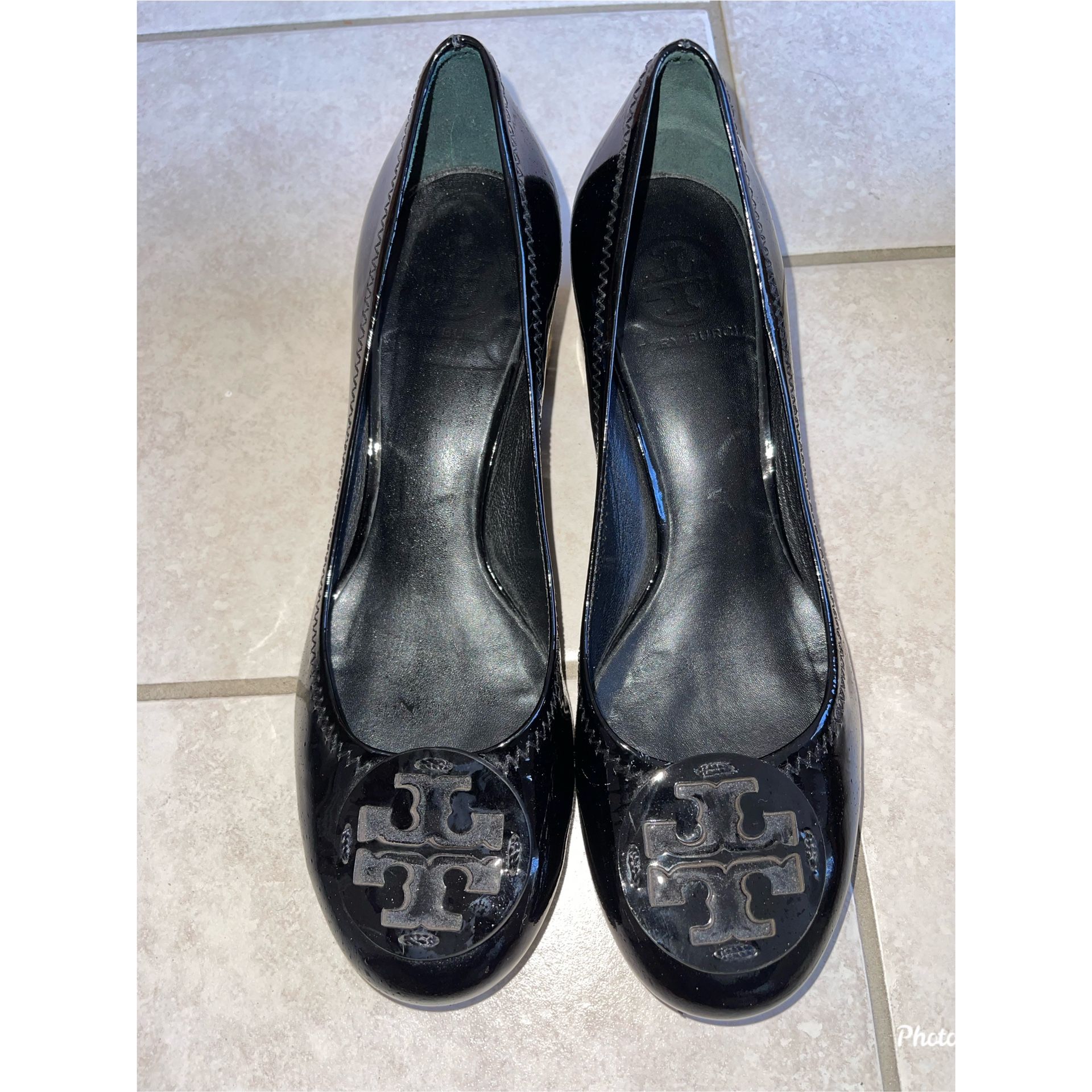 Tory Burch black patent logo heel pump