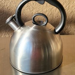 Cuisinart Whistling Tea Kettle 2Qt/1.9L Model#CKS-22 StainlessSteel V#36(contact info removed)