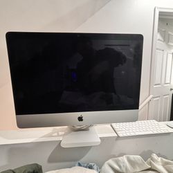 Mac Book Desk Top 