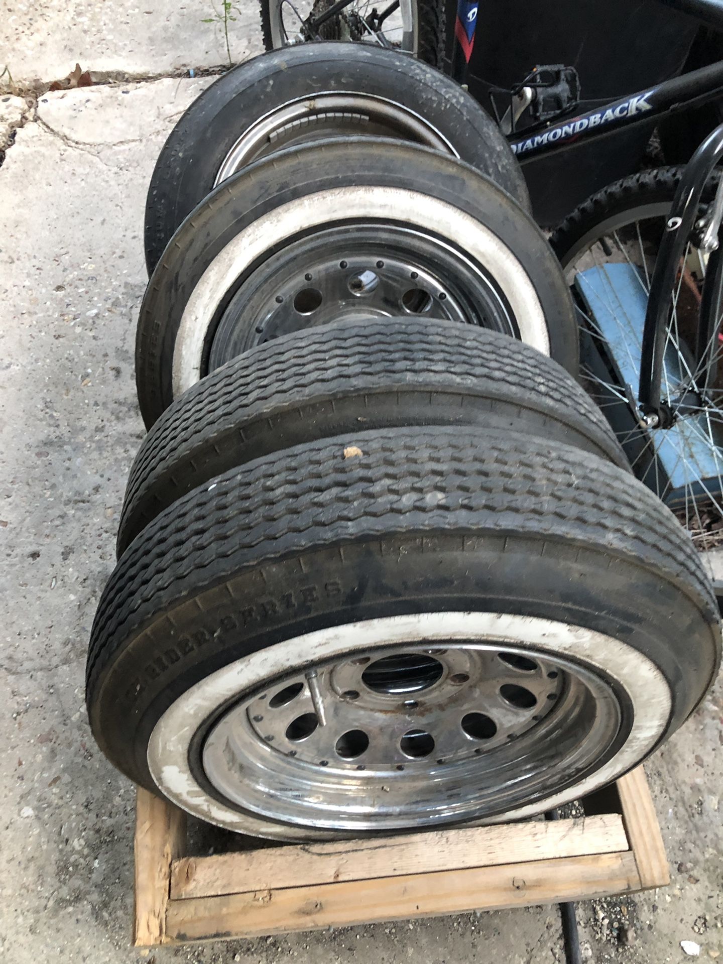 Set of 5.20 tires and wheels