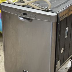 Maytag Stainless Steel Dishwasher – Good Condition