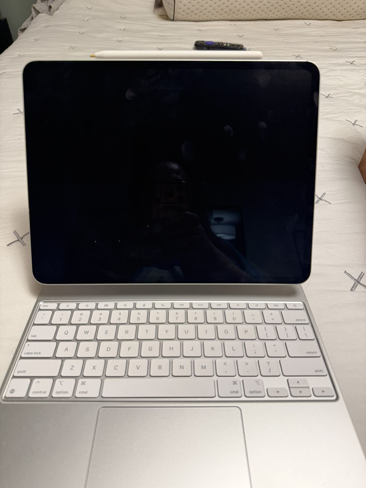 Apple iPad Pro 13 (M4) WiFi & Cellular With Magic Keyboard And Apple Pencil. Just Lowered Asking Price to $799 OBO