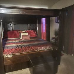 Oak wood canopy bed with mirrors at top