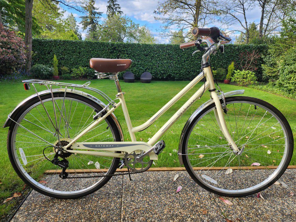 Women's Schwinn Gateway Hybrid Townie Commuter Bike

