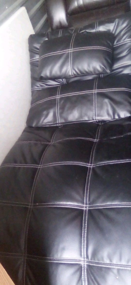 Black Leather Lounge Recliner