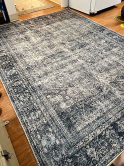 5’x7’ area rug - like new condition