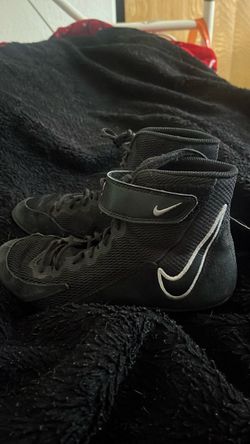Used wrestling shoes