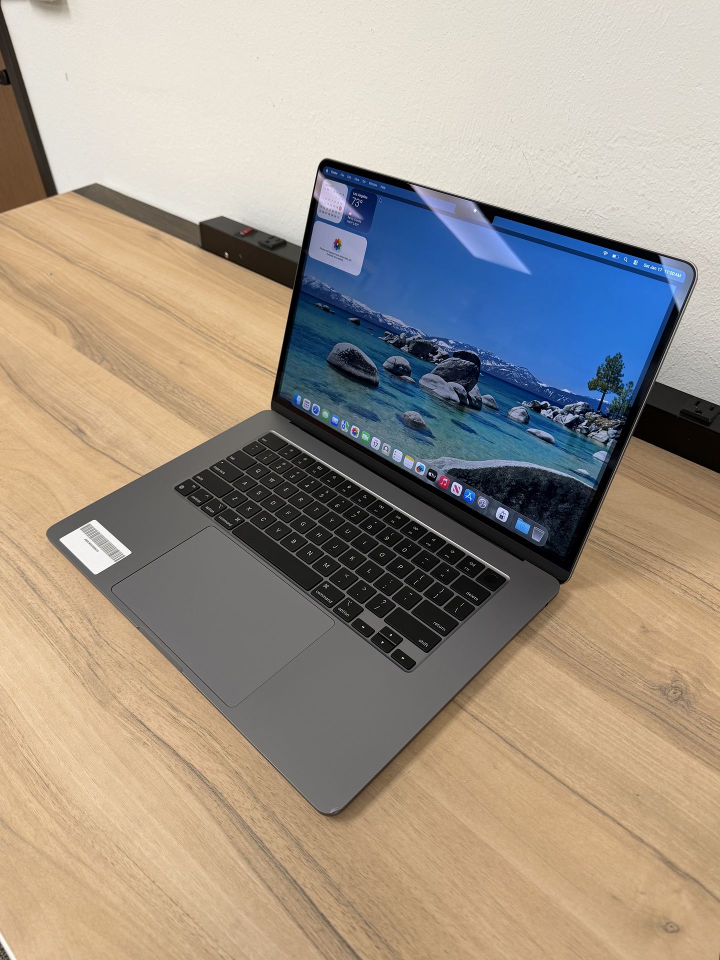 15 inch MacBook Air M2 8 Core*256GB SSD*8GB RAM