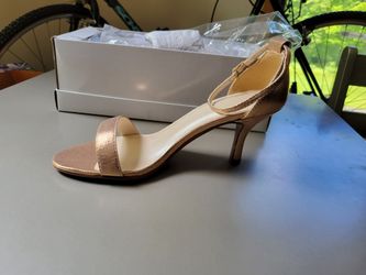 Davids Bridal Rose Gold Heels 7.5 Wide New