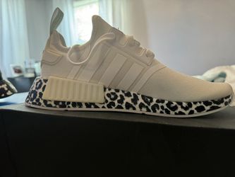 Women’s Adidas Sneakers Size 9.5