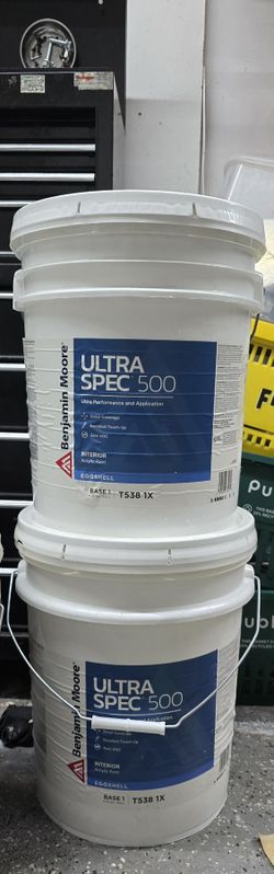 BENJAMIN MOORE WHITE PAINT