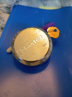 Master lock Slick Lock with key Used