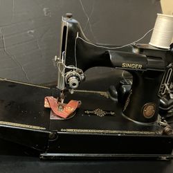 Featherweight Sewing Machine Singer 221