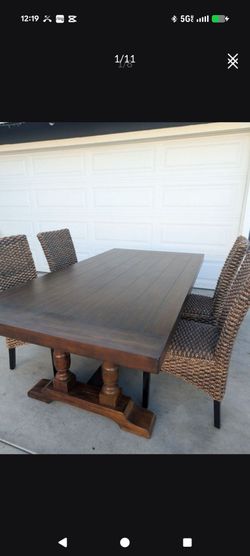 Dining table set