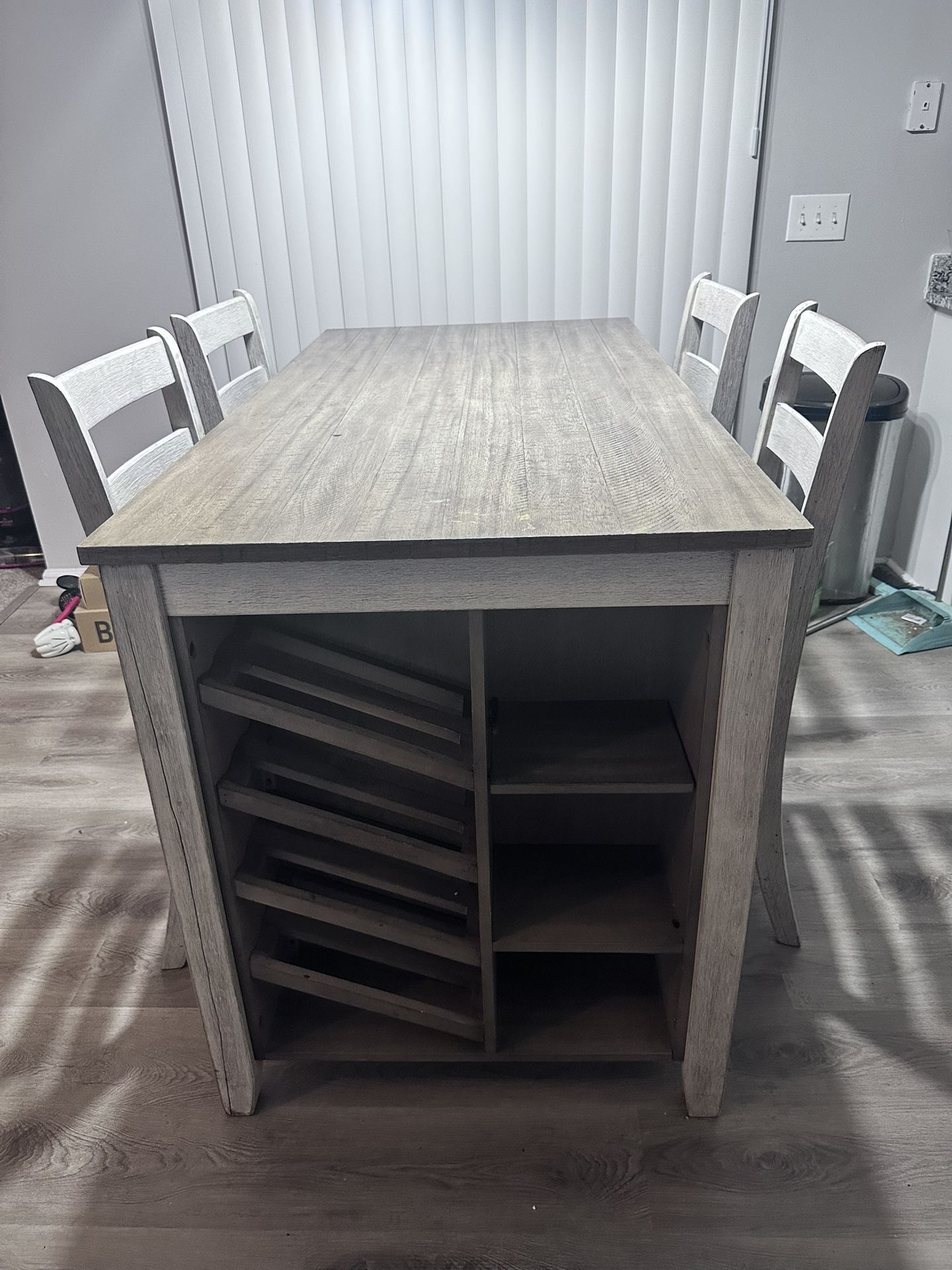 Sectional, Loveseat & Table w/chairs