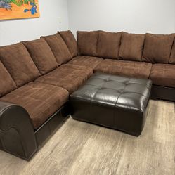 Delivery Included Havertys 5pc Modular Sectional with Ottoman