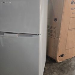 Mini Fridge With Freezer 