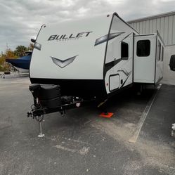 2021 Keystone Bullet 2730BH – Bunkhouse – Power Jacks – Super Clean