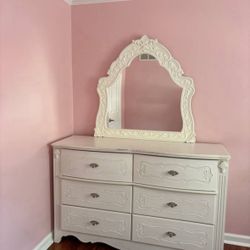 Elegant White 6-Drawer Dresser with Ornate Mirror - Perfect for Bedroom