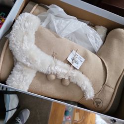 Woman's Boots Size 8