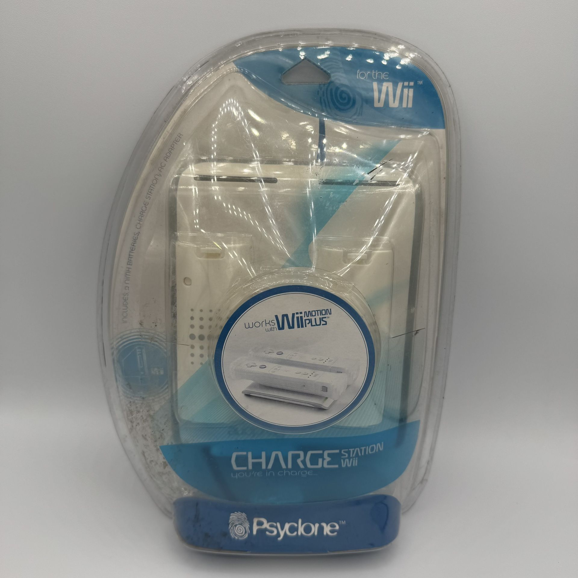 Psyclone Wii Dual Charge Station w/ Remote Control Batteries Motion Plus New