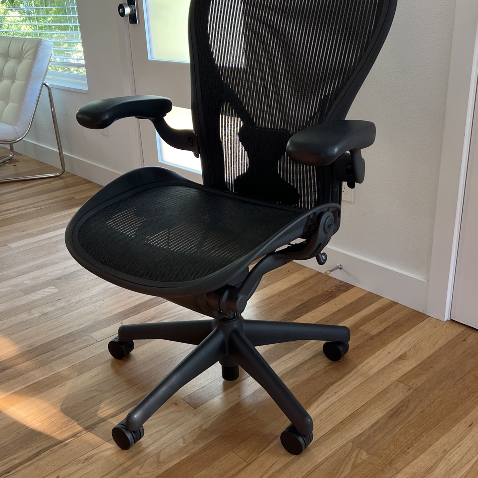 Used Herman Miller Aeron Chair (Large/size C)