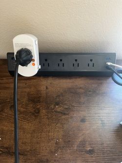 Desk clamp power strip-USB-C