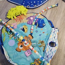 Finding Nemo Mr. Ray Ocean Lights & Music Gym