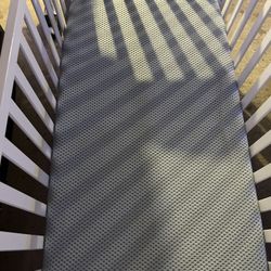 baby crib and mattress 