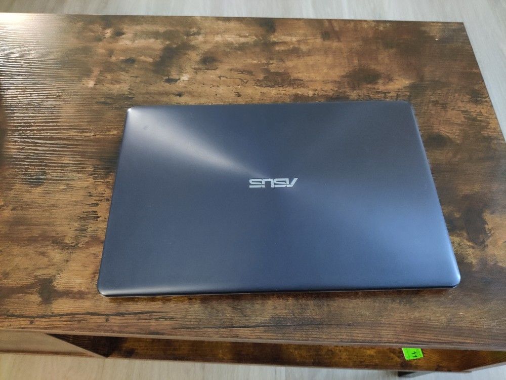 Asus Vivobook 15.6" Laptop/Notebook (Ultrabook)