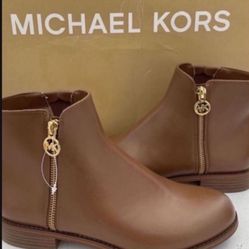 Michael Kors heel ankle boots- Women's - Black/Brown size 8 (No Box) I will provide a Michael Kors dust bag  serious inquiries only  Pick up location 