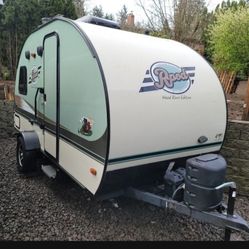 2017 Forest river R-pod