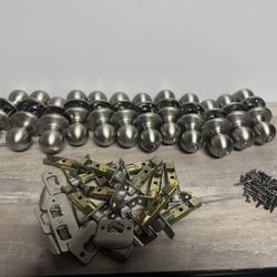 12 house door knobs 6 lock no keys and 6 have no locks 