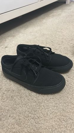 Black nikes