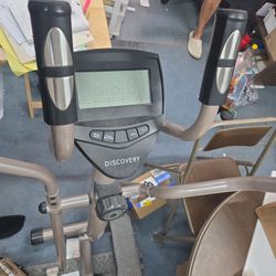 Discovery 5.2H Elliptical Machine (BLACK)