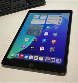 Apple iPad 7th Generation 32GB Unlocked Cellular + WiFi