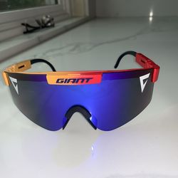 Giant cycling glasses